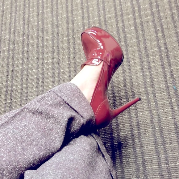Gorgeous Pour La Victoire Patent Leather Burgundy Platform Heels❣️ - Picture 2 of 16